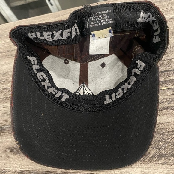 Youth Kids Volcom Skater Brand Flexfit Hat - Picture 4 of 4